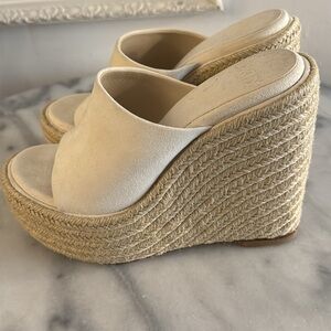 Chic Cream Wedge Sandals SZ6 USA
